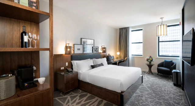 Двухместный Accessible номер LondonHouse Chicago, Curio Collection by Hilton