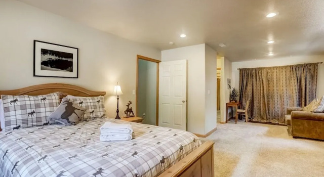 Montgomery Estates Bliss - Hot Tub, Pets, Family Fun!
