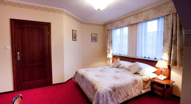 Hotel - Dworek Tryumf, Забронировать Отель Белосток Подляское воеводство