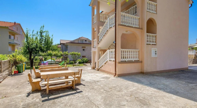 Nice Apartment in Lopar With 2 Bedrooms and Wifi, Prenota Appartamento Hotel a Isole Quarnerine con parcheggio, Parcheggio
