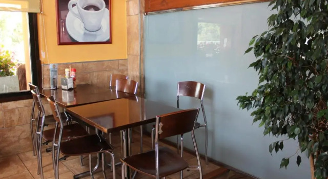 Hostal Montserrat, Buchen Sie Hotel Tona 