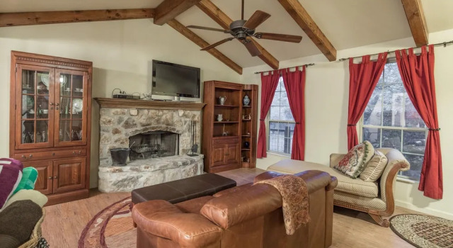 Little Rock 'N' Woodv 2 Bedrooms 2 Bathrooms Home, Забронировать Дом для отпуска Уимберли Texas Hill Country