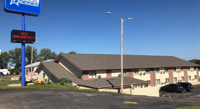 Четырёхместный номер Standard Americas Best Value Inn Beatrice