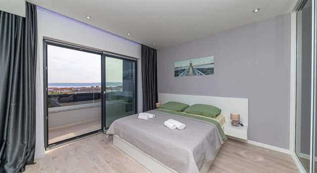 Stunning Home in Kastel Stari With 4 Bedrooms, Wifi and Outdoor Swimming Pool