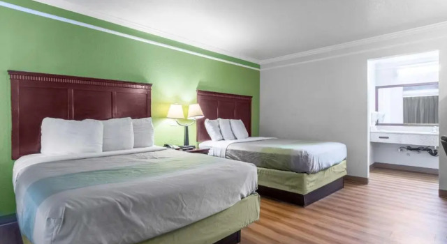 Четырёхместный номер Standard Motel 6-Kingsburg, CA