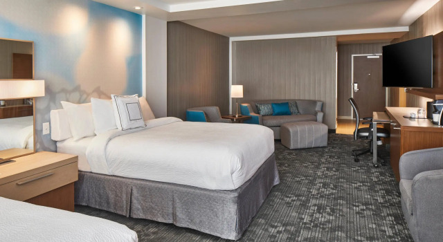 Четырёхместный люкс Courtyard Baltimore Downtown/McHenry Row