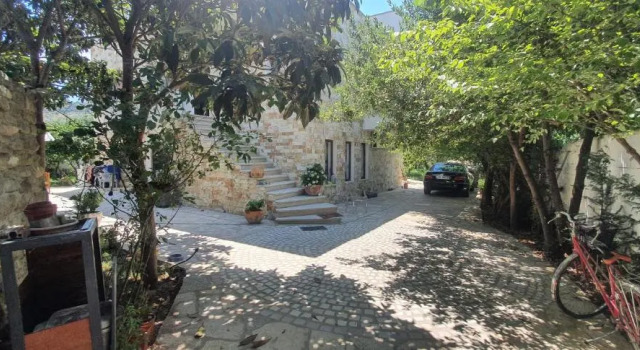Xhos Forest Guest House, Prenota Affittacamere Hotel economici a Berat County