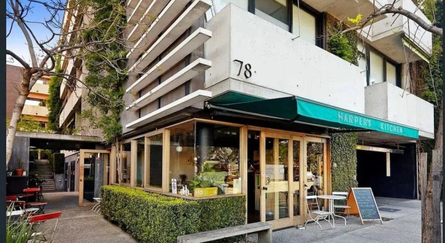 Chic 2-bed Apartment in Vibrant St Kilda, Забронировать Апартаменты/квартира Мельбурн Melbourne Region, рядом с Концертная площадка Palais Theatre