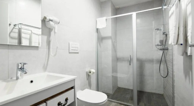 Двухместный номер Deluxe с балконом New Era Hotel Old Town - parking with fee nearby - NOT at the hotel