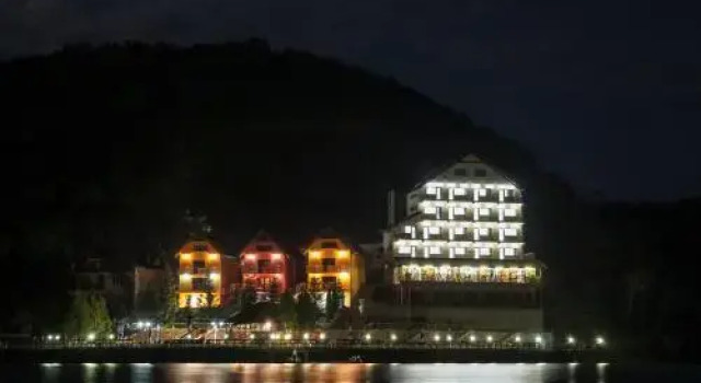 Hotel Diamond & Complex Ovi, Rezervovat Hotel Hotely v Hunedoara s parkováním, Parkování