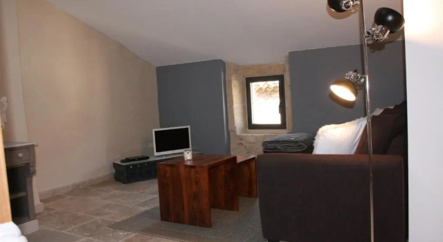 Guesthouse de Cambis B&B, Rezervovat Penzión se snídaní Hotely v Remoulins s parkováním, Parkování