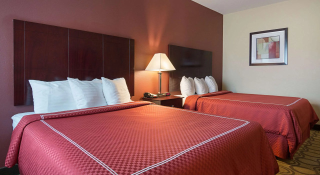 Четырёхместный номер Standard Rodeway Inn & Suites Winnfield