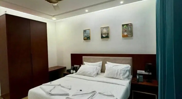 Le Royale Palace, Varaa Hotelli kāraikāl Tamil Nadu