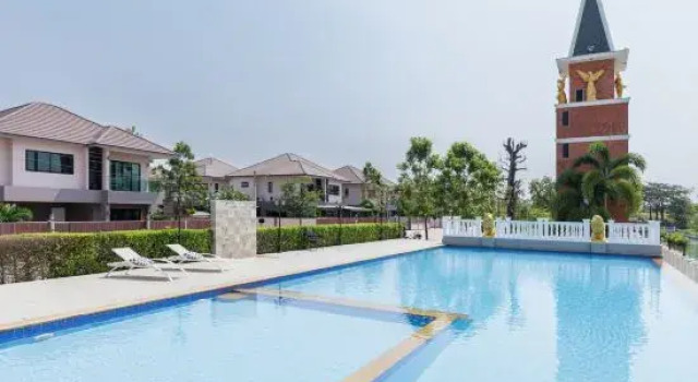 Pattaya town house three bedroom pool villa 【8 minutes drive to floating market + swimming pool】, Забронировать Вилла Бангсаре провинция Чонбури