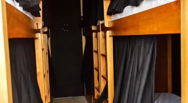 Кровать в общем номере Three House Hostel Boutique