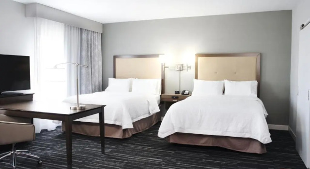 Четырёхместный люкс Hampton Inn & Suites Des Moines/Urbandale Ia