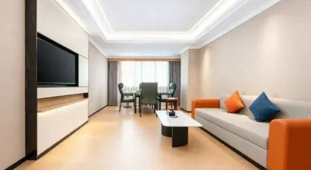 Люкс Мансарда Huimei Hotel