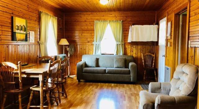 Коттедж Superior Green Gables Bungalow Court