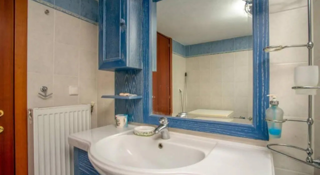 Вилла Family 5-bdrm villa with sea views on private land