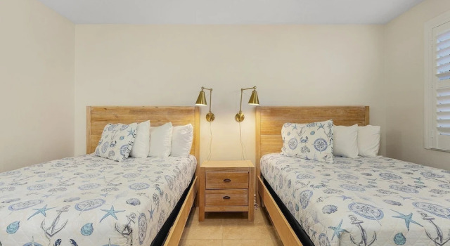 Beautiful Penthouse Condo - Corner Unit! 2 Bedroom Condo by RedAwning