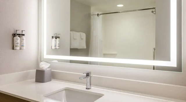Четырёхместный номер Standard Holiday Inn Express & Suites Flowood by IHG