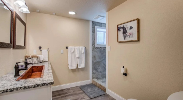 Коттедж с 5 комнатами 5BR Poe Manor Entertain,hot Tub+has Everything!