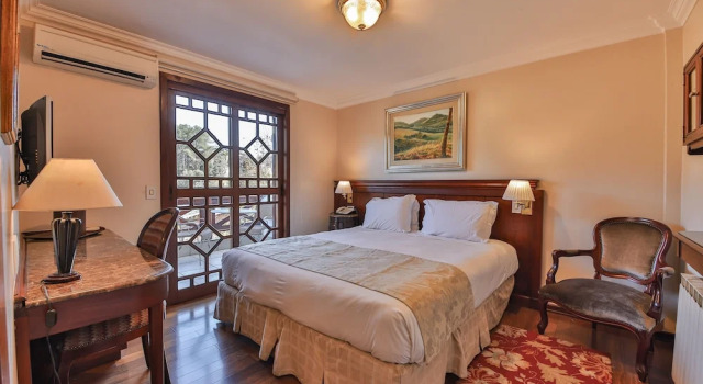 Апартаменты Premium с балконом Le Suisse Elegance Hotel