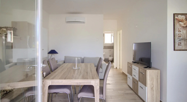 Luci Front Beach House