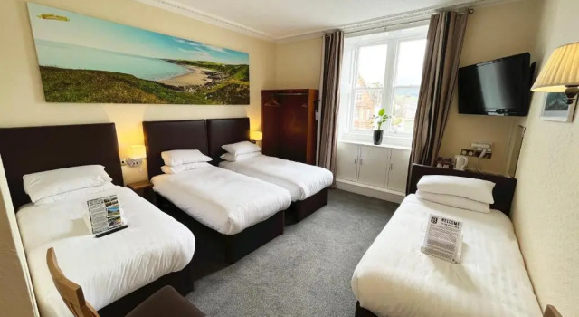 Четырёхместный номер Standard Buccleuch Arms Hotel