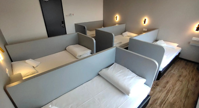 Кровать в общем номере 3-Plus Hotel