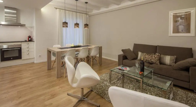 Апартаменты Deluxe Habitat Apartments Parlament Balconies