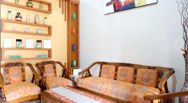 Simply Homy Guest House Uty Kronggahan, Boek Pension Gastenverblijven in Yogjakarta, Pension