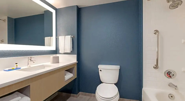 Двухместный номер Standard Holiday Inn Express Hotel & Suites Norfolk Airport by IHG
