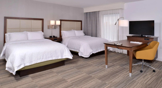 Четырёхместная студия Hampton Inn & Suites Ann Arbor West