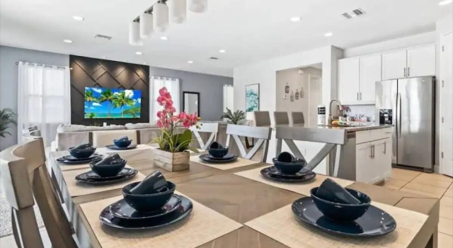 Family 5BR Retreat With Pool and Themed Bedrooms, Rezerwuj Dom wakacyjny Reunion Floryda