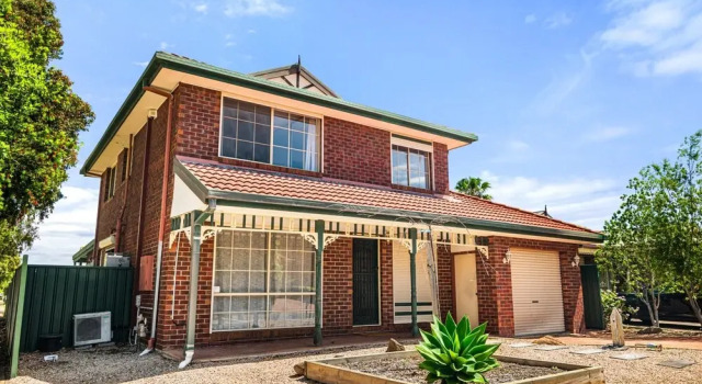 Comfortable Family Stay in Caroline Springs, Book Apartment Melbourne 