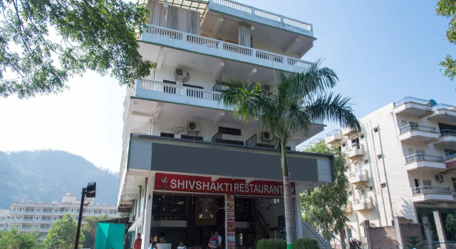 OYO 10499 Hotel Shiv Shakti, Забронировать Отель Отели штата Раджастхана с парковкой, Парковка