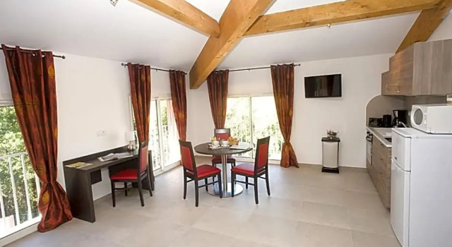 Апартаменты The Originals City, Hôtel Les Bastides du Gapeau