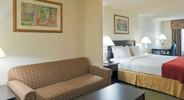 Люкс c 1 комнатой Holiday Inn Express & Suites Martinsville by IHG
