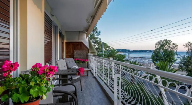 Апартаменты Amazing Seafront Apartment Athens Riviera