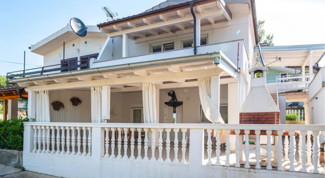 Stunning Apartment in Obrovac, Meka Draga With Wifi and 2 Bedrooms