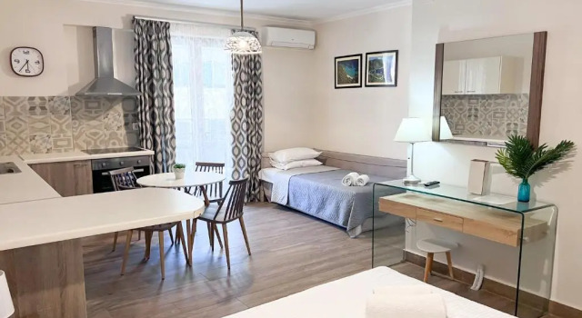 Студия Deluxe Captains Seafront Apartments