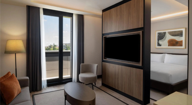 Номер Deluxe с балконом Altunizade Suites Istanbul, Curio Collection By Hilton