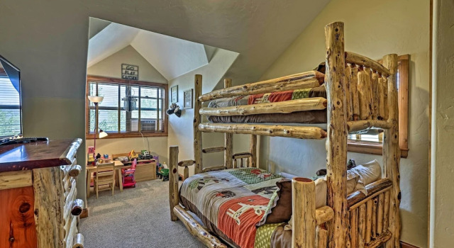 Коттедж Golf, Ski & Hike: Luxe Group Getaway in Granby!