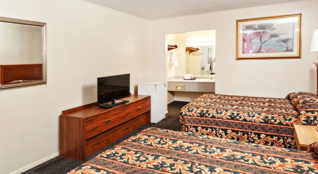 Четырёхместный номер Standard Red Carpet Inn - Louisville