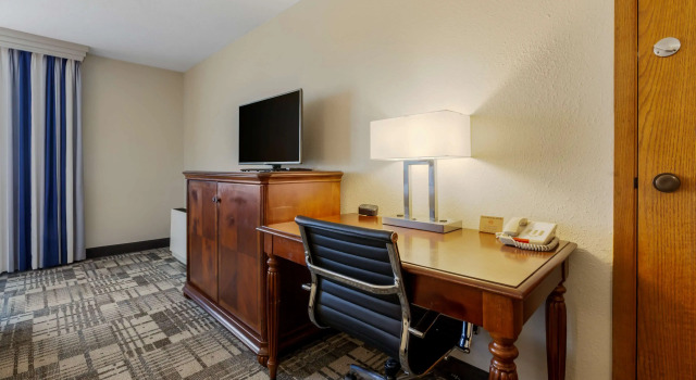 Четырёхместный номер Standard Best Western Plus Dubuque Hotel and Conference Center