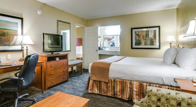 Номер Standard Quality Inn & Suites Dallas-Cityplace