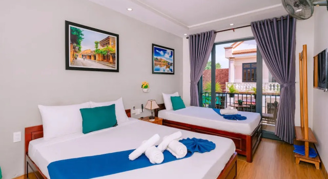 Трёхместный номер Deluxe с балконом Vinh Khang Homestay