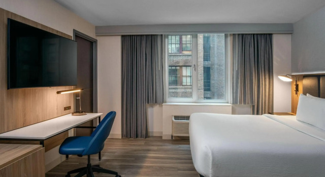 Courtyard by Marriott Times Square West, Забронировать Отель Мидтаун-Уэст Нью-Йорк, рядом с Галерея Пола Касмина