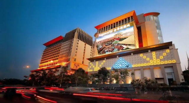 Hometown Hotel, Book Hotel Daun Penh 